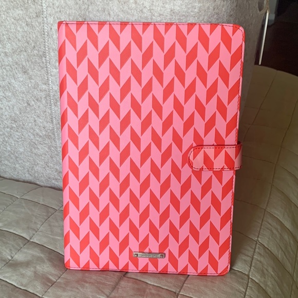 Stella & Dot Handbags - Stella & Dot chevron Jewelry Portfolio hard-side carrying case for delicates